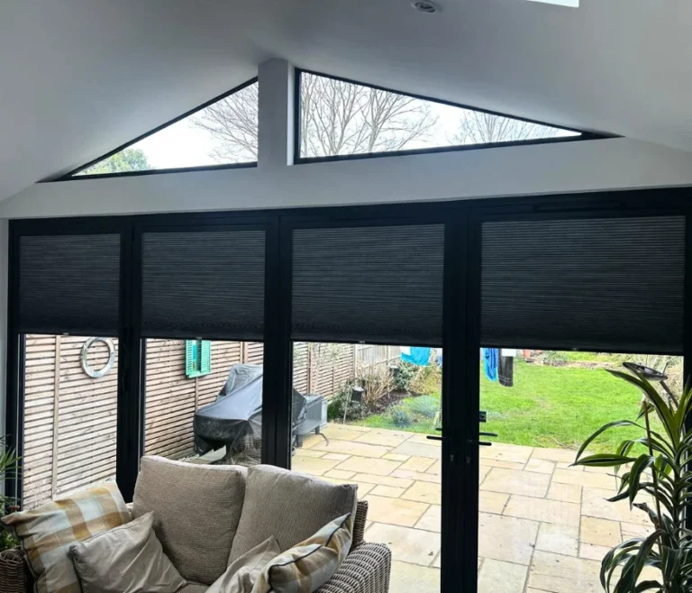 blinds-opne-indoor